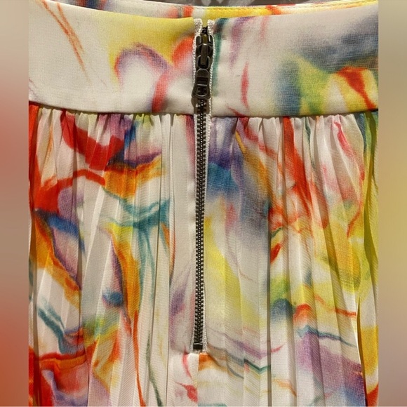 Alice and Olivia NWT watercolor skirt. 
Size 4 - Picture 7 of 11